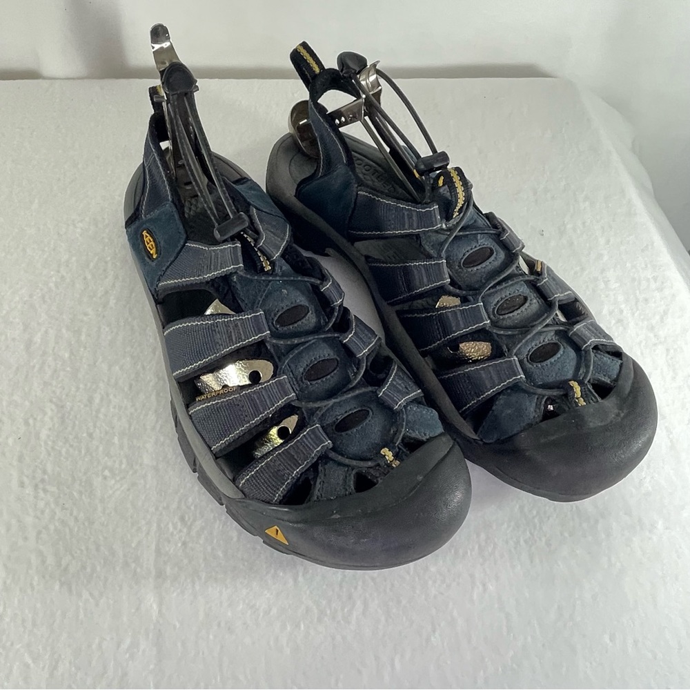 keen hiking shoes Newport h2 men's shoes size 11.5 pre owned